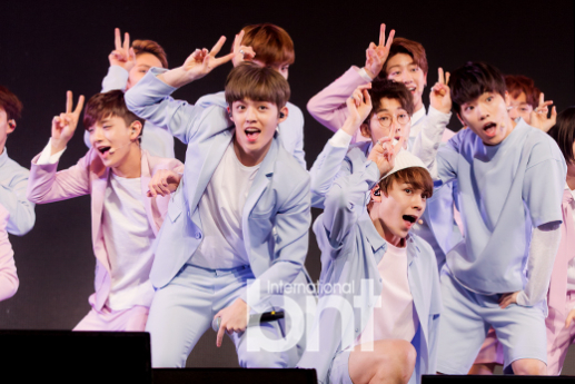 [bnt포토s] '더 로맨틱하게' 세븐틴 '이들만이 가능한 달콤한 뮤지컬'