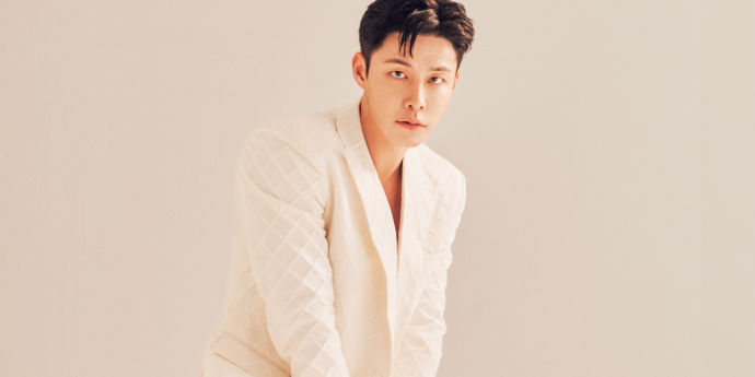 장태오, 맨발로 표현한 내추럴 무드…’절제된 순수함’ [화보]
