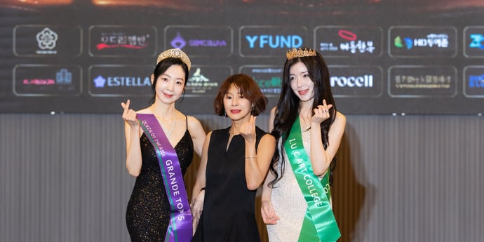 '2025 퀸오브더아시아 수상자의 밤'에서 기념촬영하는 유연서-예지원-박세빈 [포토]