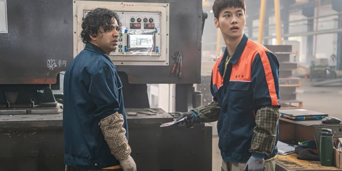 ‘노무사 노무진’ 차학연, 불법 공장 위장 취업
