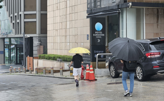 우산든 출근길…낮엔 30도‘무더위’ [내일날씨]