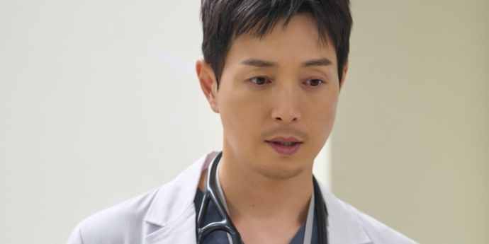 정성일, 응급의학과 의사 깜짝 변신... ‘로드 투 외과의사’ 특별 출연