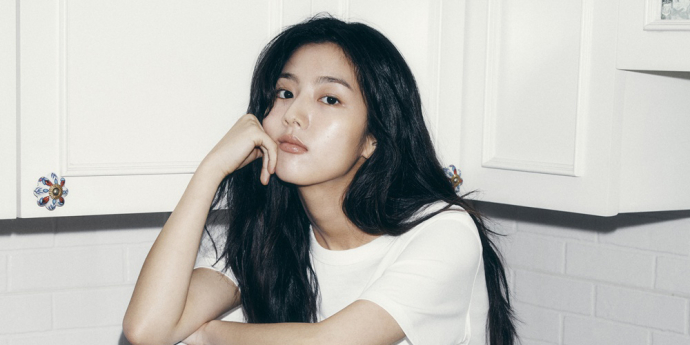 신은수, 화보 무드 새 프로필 공개