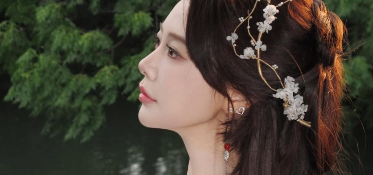 클라라, 선녀 같은 자태 뽐내
