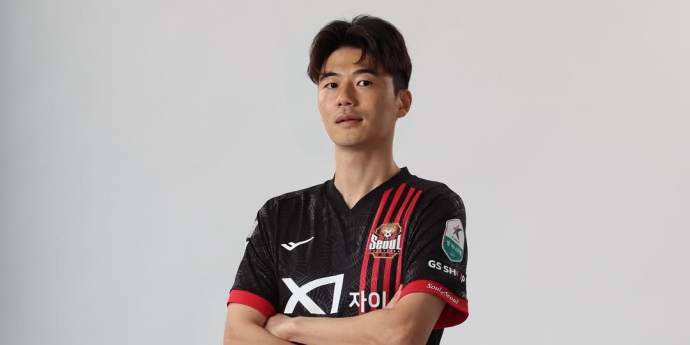 기성용, FC서울 떠난다... 팬들은 근조화환으로 결사반대