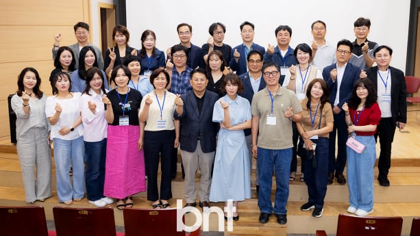 '특별강연 마치고 기념촬영하는 예지원-국립한밭대학교 최고경영자과정 제44기' [포토]