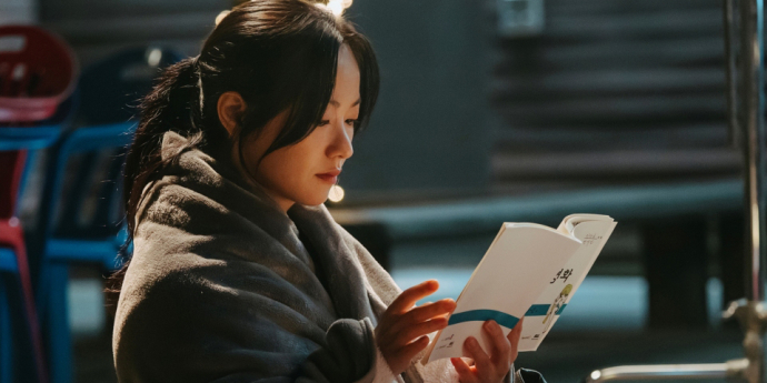 ‘우리영화’ 전여빈, 과몰입 유발 비하인드 스틸 공개