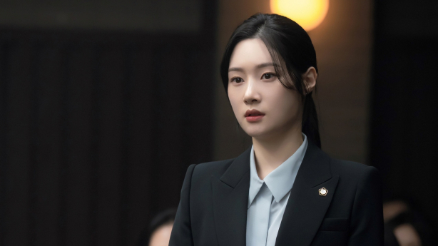 ‘에스콰이어’ 정채연, 신입 변호사 변신
