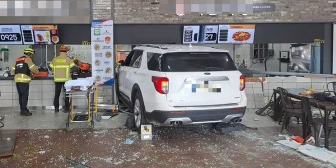 [속보] 강릉 대관령 휴게소 SUV 돌진... 16명 중경상