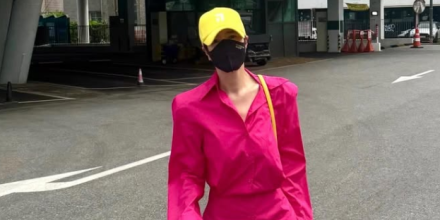 ‘54세’ 김혜수, 핫핑크 초미니 원피스로 여전히 핫한 각선미 공개