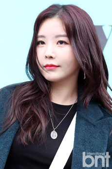 레이나 “집까지 찾아와 급히 이사 간 적도 있다” 스토킹 피해 호소