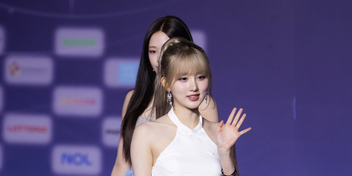 '섬머에게 인사하는 아이브 가을' [포토]