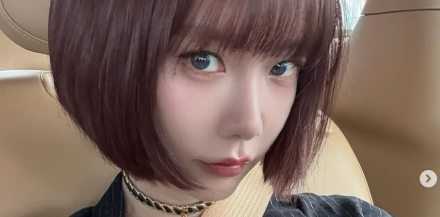 클라라, 똑단발 인형 같은 외모 화제