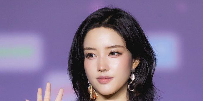 스테이씨 윤 '흑발미녀, 심자윤'(SBS가요대전) [포토]