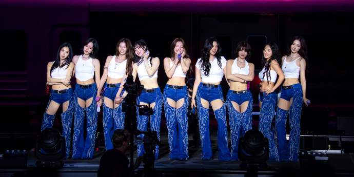트와이스, ‘롤라팔루자 시카고’ 뜨거운 여름밤 장식!