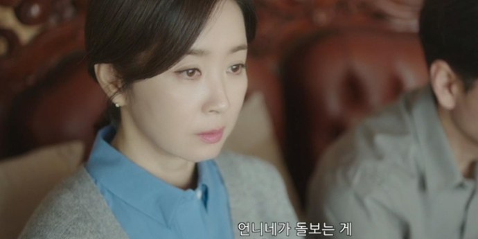‘에스콰이어’ 윤유선, 비정한 모성애 ‘몰입↑’