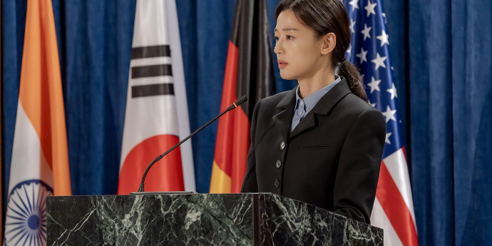 ‘북극성’ 전지현의 새로운 얼굴