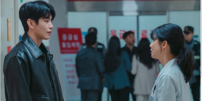 ‘메리킬즈피플’ 이보영X이민기, 일촉즉발 응급실 대립