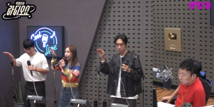 ‘라디오쇼’ 코요태, ‘콜미’ 라이브에 청취자 열광
