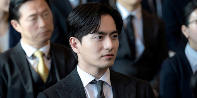 ‘에스콰이어’ 이진욱, 율림 지각 변동