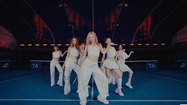 퀸즈아이, ‘Feel the Vibe’ 퍼포먼스로 ‘청량 아이덴티티’ 입증