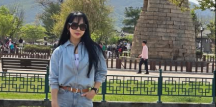 김규리, 첨성대 배경 데님 스타일링…화사한 동안 비주얼