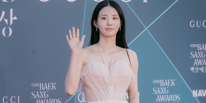 신시아 '우아한 손인사'(백상예술대상) [포토]