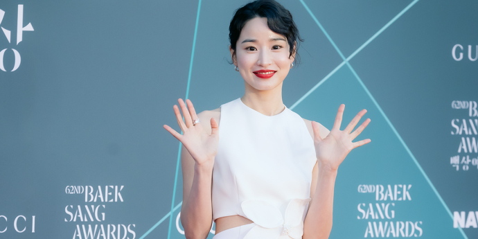 방효림 '풋풋한 손인사'(백상예술대상) [포토]