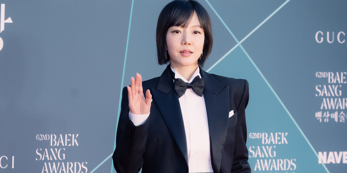 임수정 '시크한 손인사'(백상예술대상) [포토]