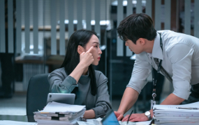 ‘은밀한 감사’ 밤샘 근무 속 달달한 분위기