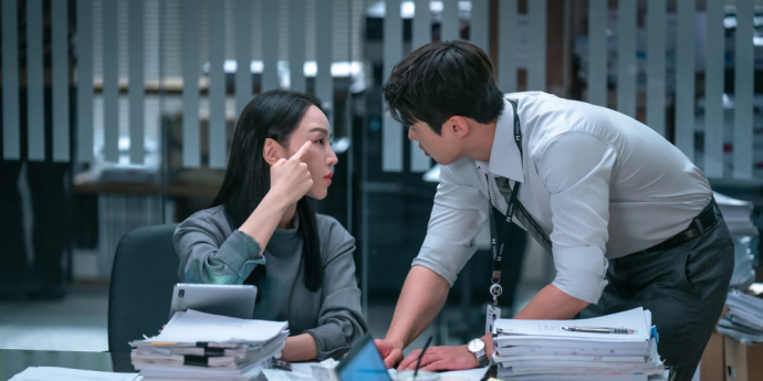 ‘은밀한 감사’ 밤샘 근무 속 달달한 분위기