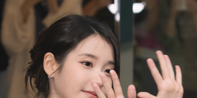 아이유 '안녕' [포토]