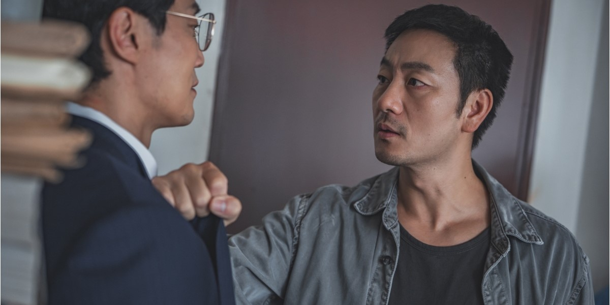 ‘허수아비’ 박해수 vs 이희준, 멱살잡이 대치 포착