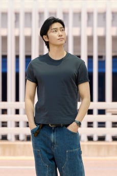 박서준, 샤넬 워치 공항패션 눈길