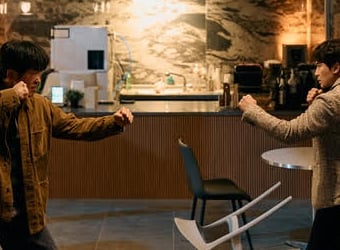 ‘오십프로’ 신하균 vs 허성태, 10년 악연