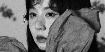 쥰키, 꽃보다 더 강렬한 존재감…독보적 화보 분위기