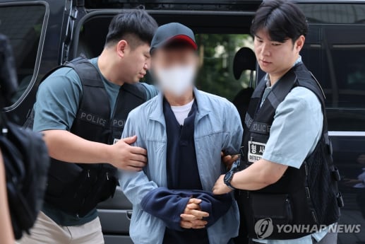 'LG전자 흉기 난동' 60대 남성 송치…