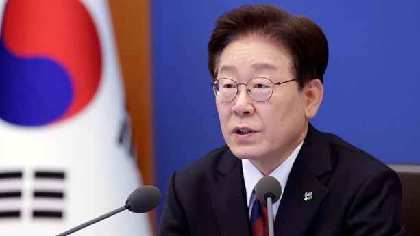 李 “주식시장 활황 계속…연금 개혁 돌파구”