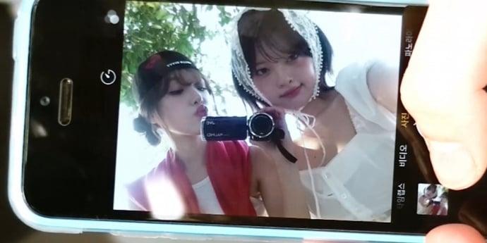 한수아, 최예나 日 싱글 지원사격
