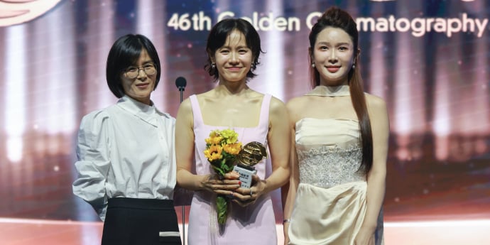 손예진, '제46회 황금촬영상 영화제 시상식' 여우주연상 수상 [포토]