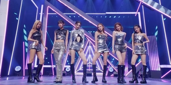 이즈나, ‘엠카’서 신곡 ‘메트로놈’ 완벽 무대 선사