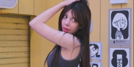 헤린, 서울숲 일상 공개…모델 같은 분위기 뽐내