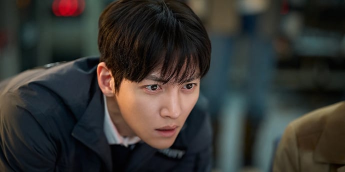 지창욱, ‘군체’ 흥행 중심에 서다