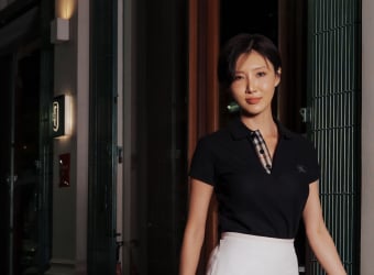 화사, 방콕 출국길부터 디너까지…버버리 스타일 ‘완벽 소화’