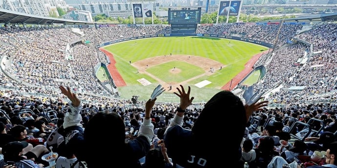 월드컵 개막에도 KBO 관중 ‘이상 무’… 주말 매진 행진