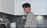 대니리, 일상이 남친짤…주방에서도 설레는 비주얼