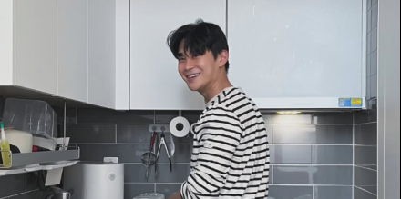 대니리, 일상이 남친짤…주방에서도 설레는 비주얼