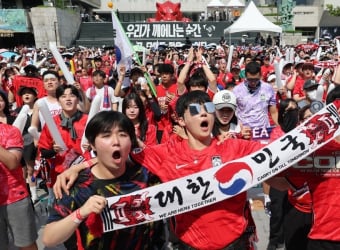 광화문 붉은악마들, 아쉬움 속 박수… “최선 다했다” (북중미 월드컵)