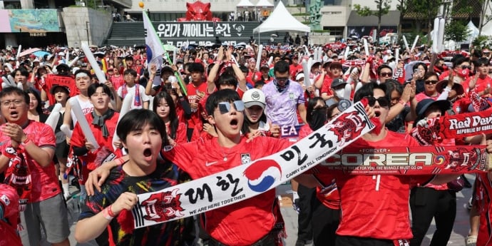 광화문 붉은악마들, 아쉬움 속 박수… “최선 다했다” (북중미 월드컵)