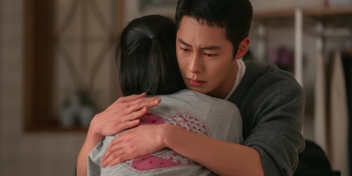 ‘닥터 섬보이’ 이재욱·신예은, 눈물 포옹